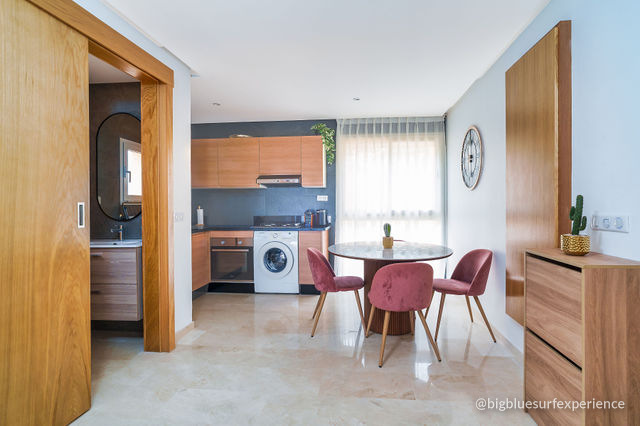 Kitchenette and round dining table for four in the BigBlue Bay Duplex