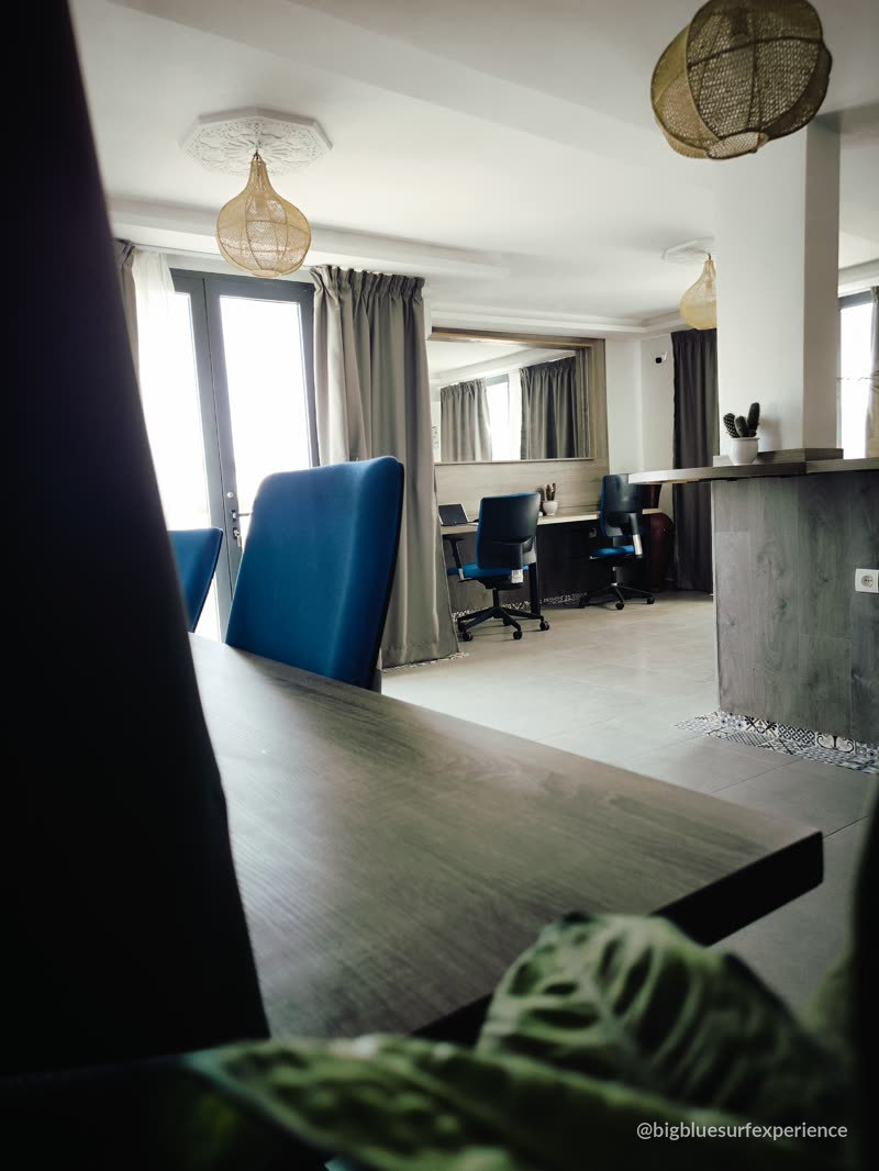 Coworking room with ergonomic chairs and natural light in Taghazout